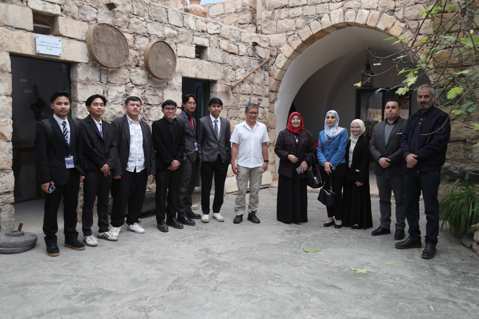 وفد من السفارة الاندونيسية في زيارة اليرموك